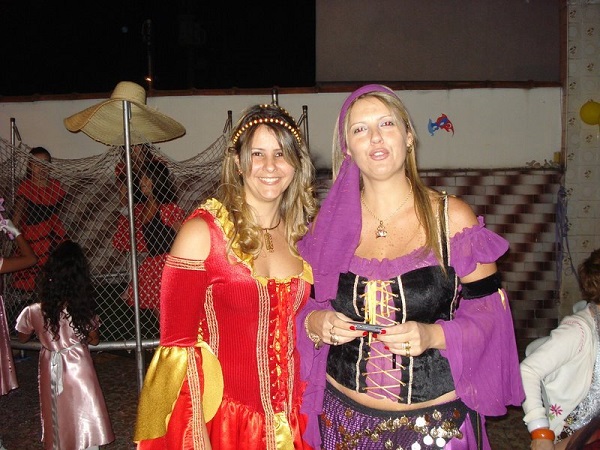Rainha medieval e Cigana roxa 